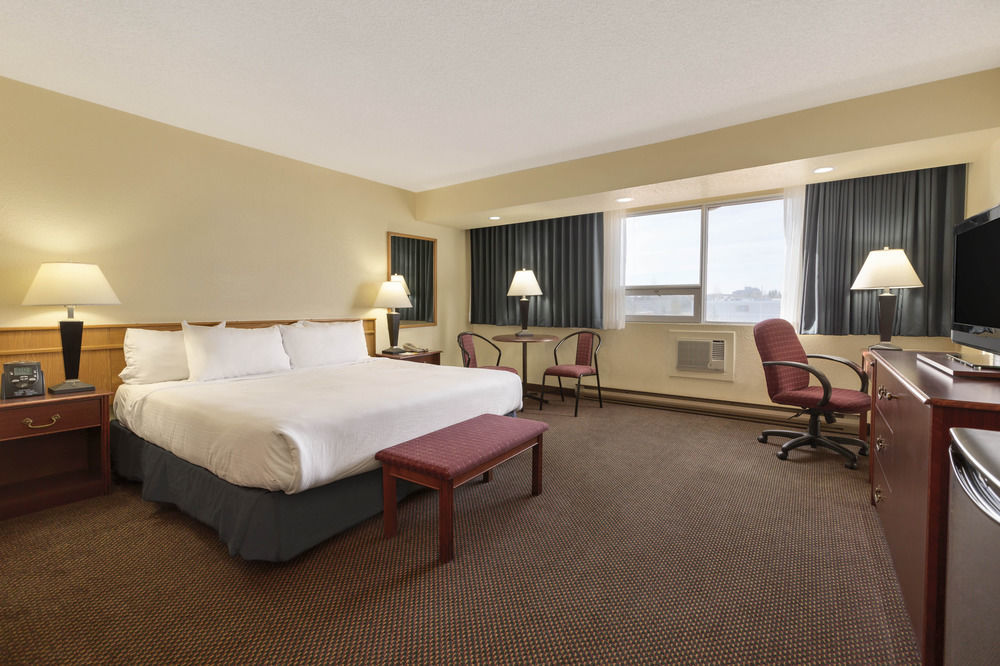 Best Western Plus Edmonton Airport Hotel Leduc Ngoại thất bức ảnh